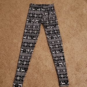 >> LAST CHANCE!! << Holiday Leggings.